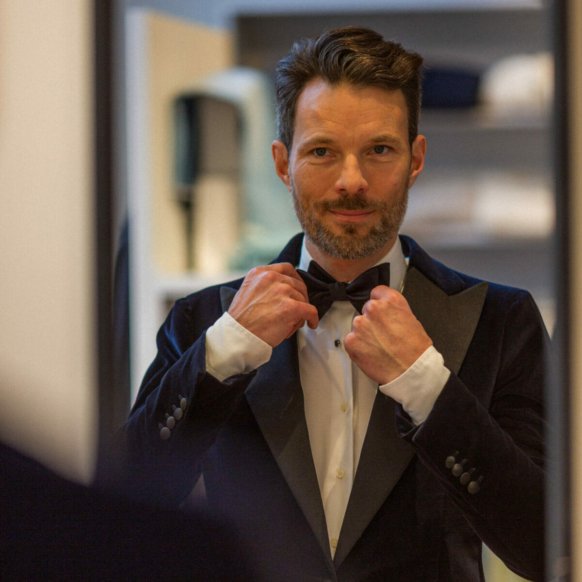 De smoking van Micah Fox