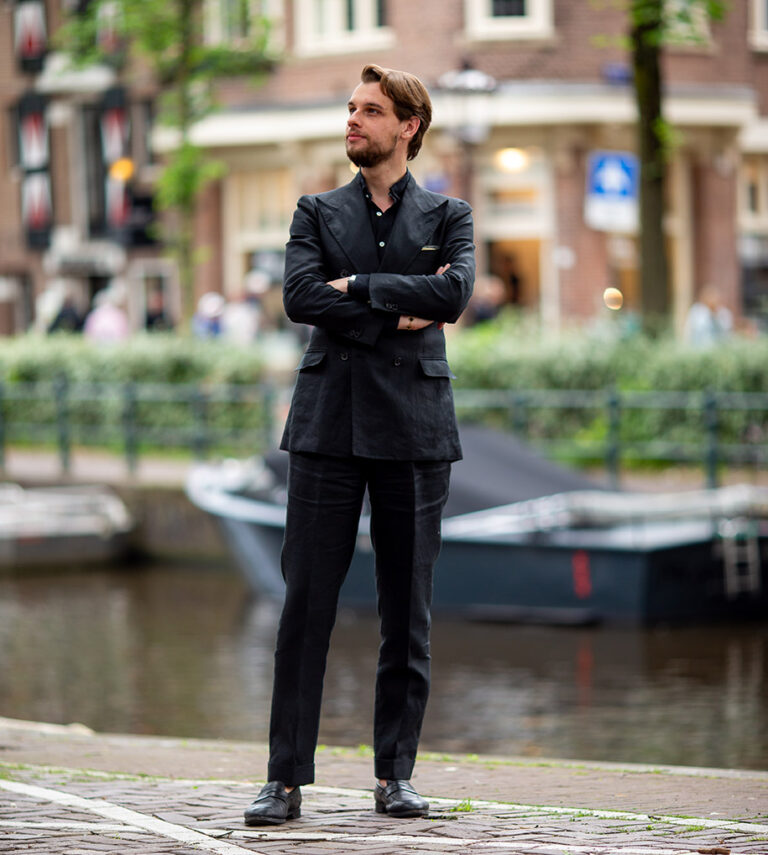 Bart in zijn zwart Iers linnen pak