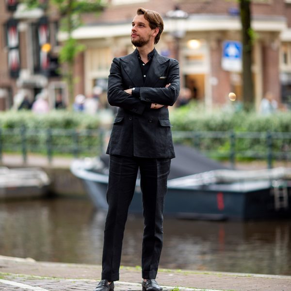 Bart in zijn zwart Iers linnen pak