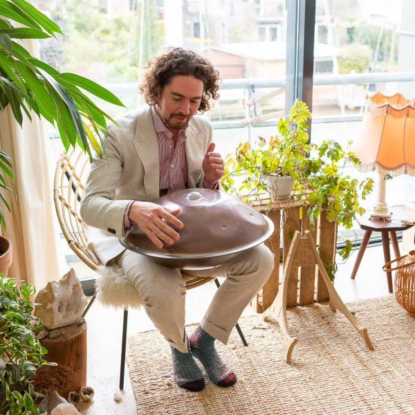 Dion making noise in his linnen vegan suit