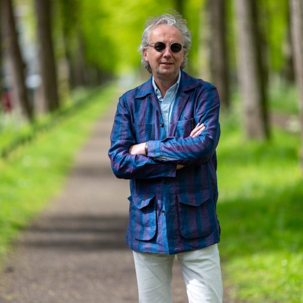 Marcel in linnen urban van Caccioppoli
